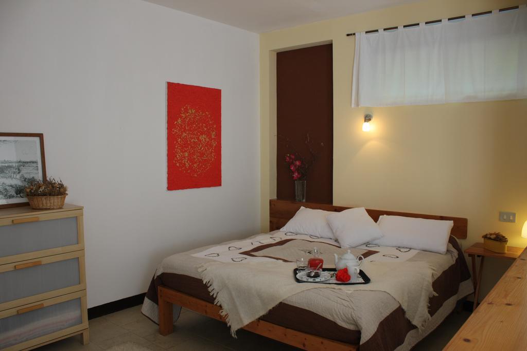 Fattoria Del Pino Bed & Breakfast ออร์ตาซันจูลิโอ ห้อง รูปภาพ