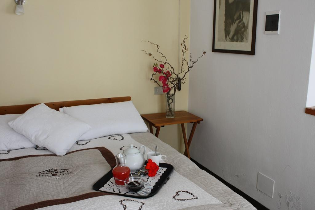 Fattoria Del Pino Bed & Breakfast ออร์ตาซันจูลิโอ ห้อง รูปภาพ